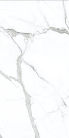 Το άσπρο πάτωμα 1800x900mm χρώματος μάρμαρο φαίνεται κεραμίδι πορσελάνης